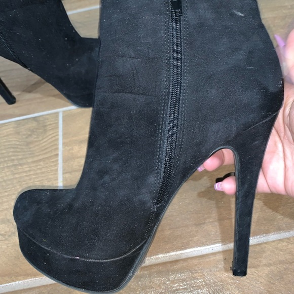 Black ankle boots-suede material - Picture 6 of 9